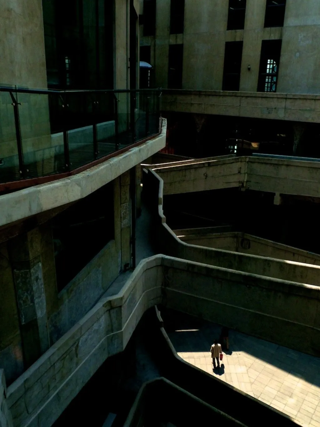 photo d'un batiment en plongée 