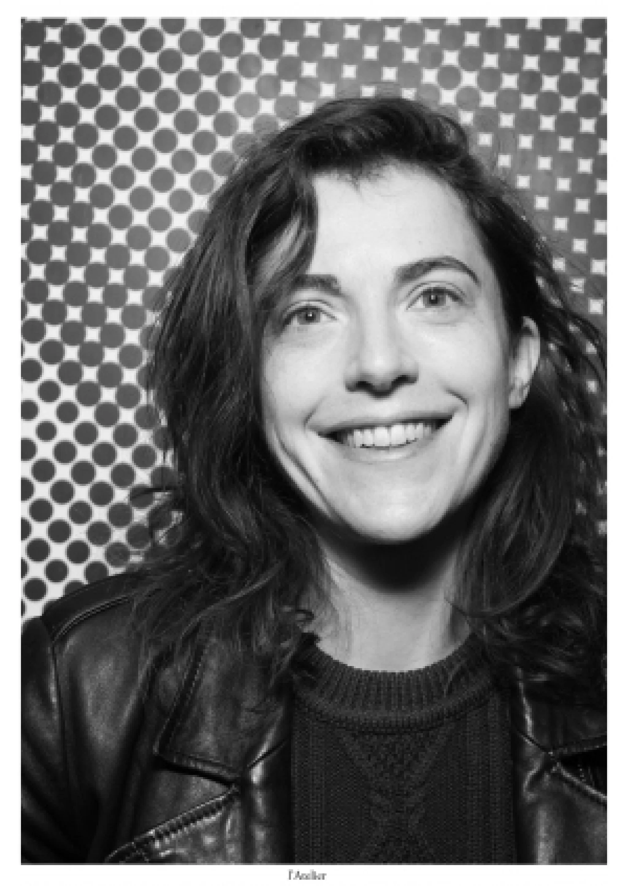 Portrait de laure dezeuze en noir et blanc